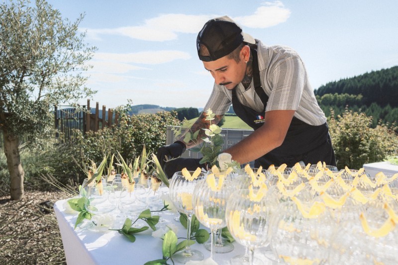 Cocktails créatifs avec spectacle de flair bartending et bulles de fumée parfumées service bar mobile professionnel à Villefranche-sur-Saône et Genas dans le Rhône