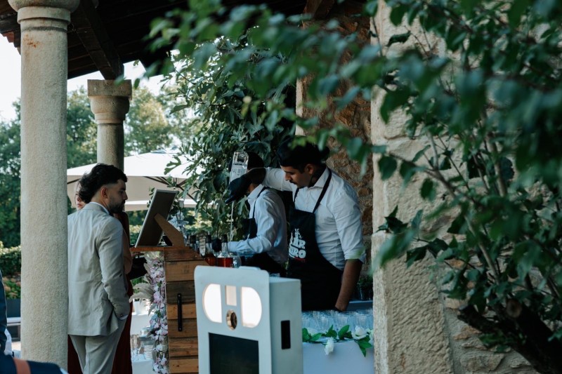 Animation cocktail corporate pour le lancement produit d'une startup tech à Lyon Confluence