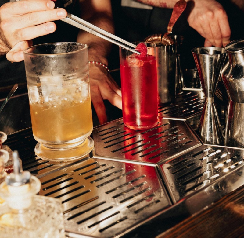 Challenge team building autour de la création de cocktails pour renforcer la cohésion d’équipe lors de séminaire d’entreprise à Caluire-et-Cuire près de Lyon