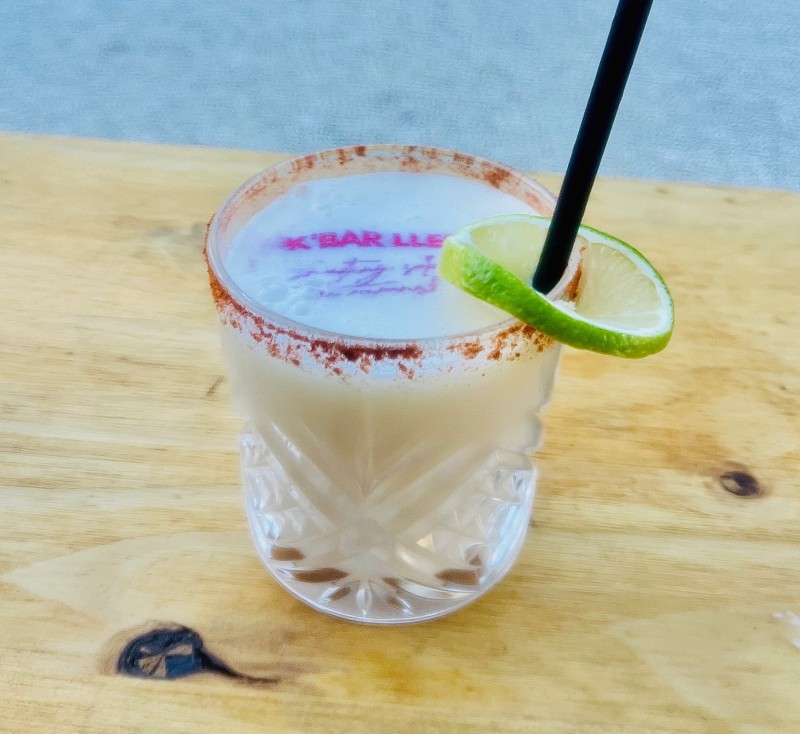 Service bar mobile professionnel ateliers cocktails créatifs avec impression logos spectacle feu et flair bartending à Lyon et Mions dans le Rhône