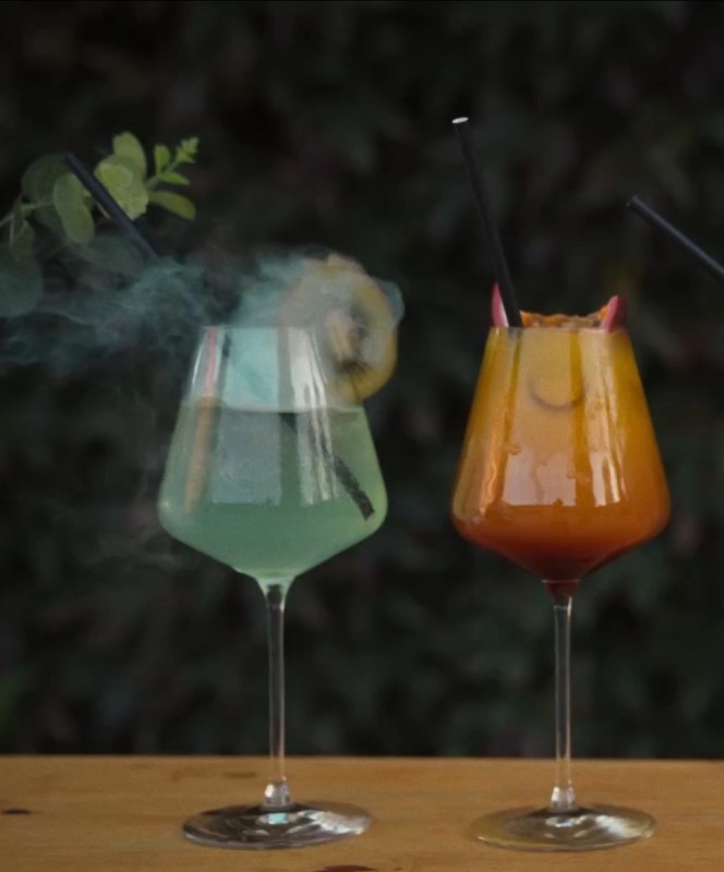 Bar mobile événementiel avec cocktails artisanaux bulles de fumée parfumées techniques flair bartending et démonstrations feu spectaculaires à Villefranche-sur-Saône et Corbas dans le Rhône