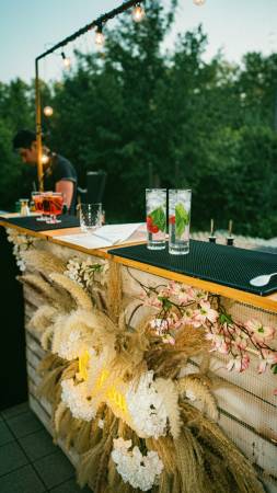 Notre zone d'activité pour ce service Louez un bar mobile événementiel : créez un espace cocktail sur-mesure pour vos réceptions et soirées